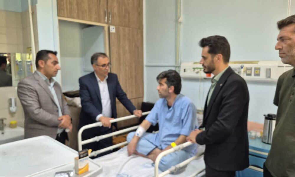 عیادت و دلجویی فرماندار و رئیس شورای اسلامی شهر از آتش نشان اهری 