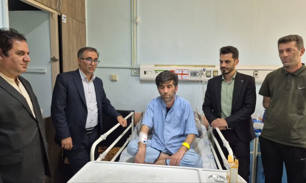 عیادت و دلجویی فرماندار و رئیس شورای اسلامی شهر از آتش نشان اهری 