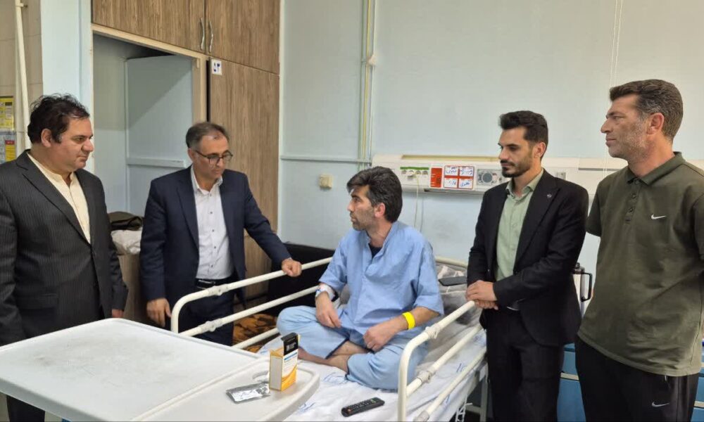 عیادت و دلجویی فرماندار و رئیس شورای اسلامی شهر از آتش نشان اهری 