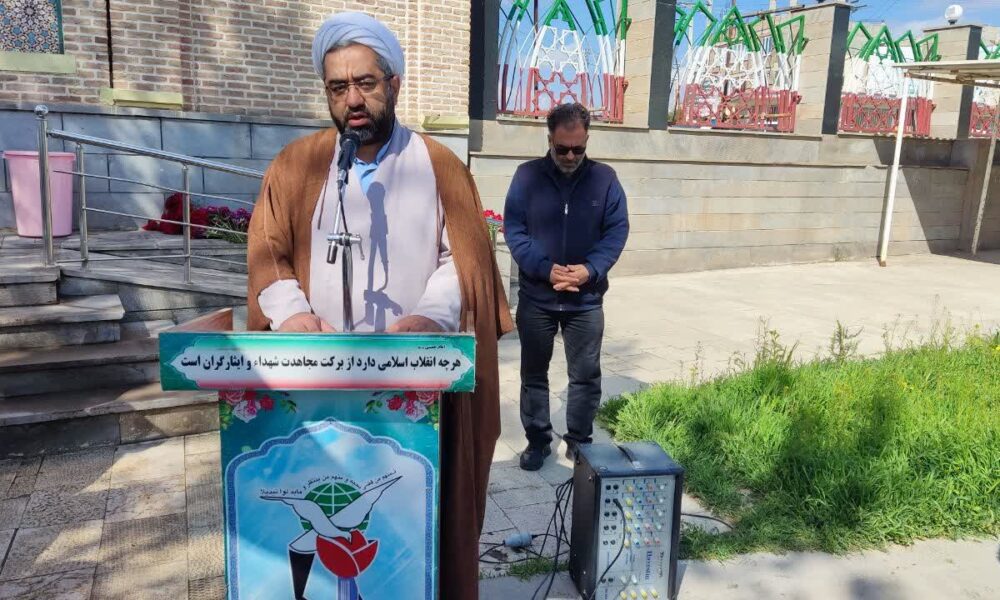 برگزاری مراسم تجدید میثاق با شهدا در اهر به مناسبت هفته عقیدتی سیاسی سپاه و هفته بزرگداشت مقام معلم