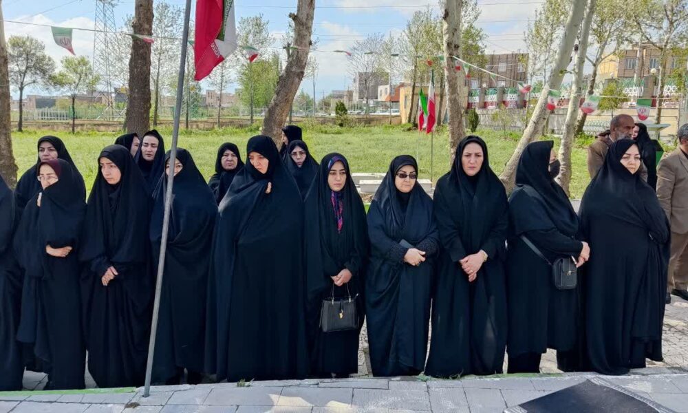 برگزاری مراسم تجدید میثاق با شهدا در اهر به مناسبت هفته عقیدتی سیاسی سپاه و هفته بزرگداشت مقام معلم