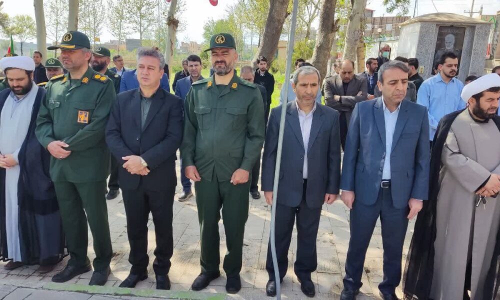 برگزاری مراسم تجدید میثاق با شهدا در اهر به مناسبت هفته عقیدتی سیاسی سپاه و هفته بزرگداشت مقام معلم