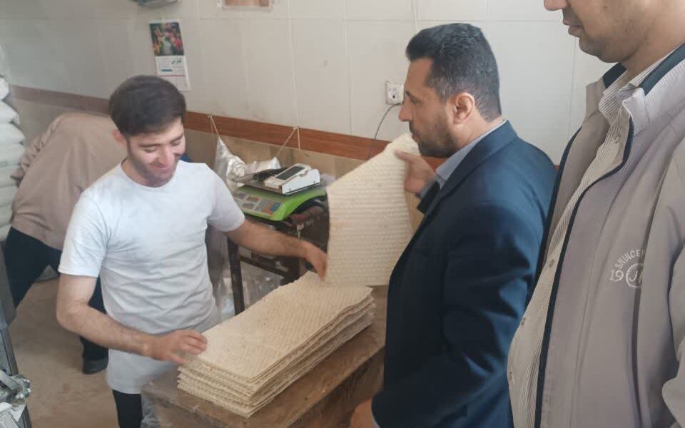 پلمپ دو واحد نانوایی متخلف در اهر به دستور فرماندار؛ تشدید بازرسی‌های کم‌فروشی و کیفیت نان