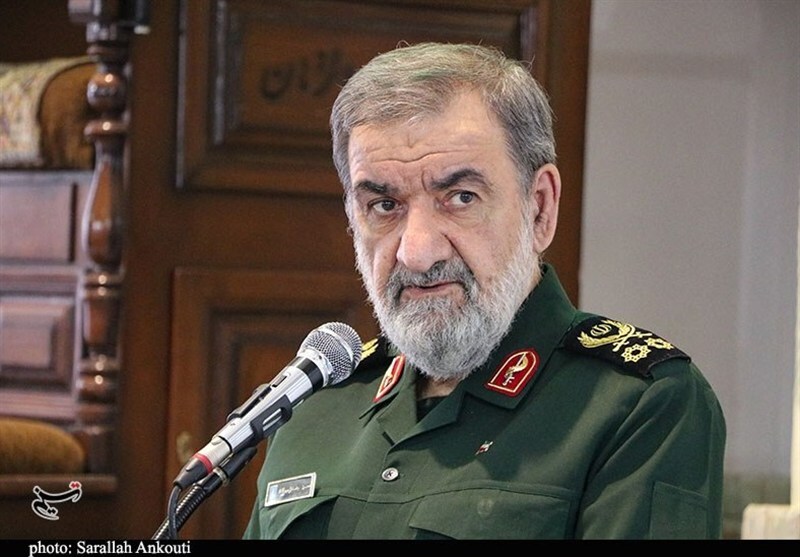 محسن رضایی: آمریکا نمی‌تواند با یک نمایش از منطقه فرار کند